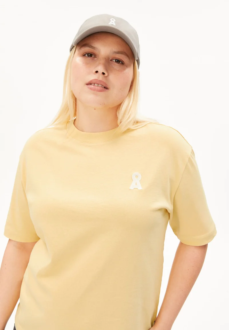 ICONIC Å TARJAA T-SHIRT | golden hay