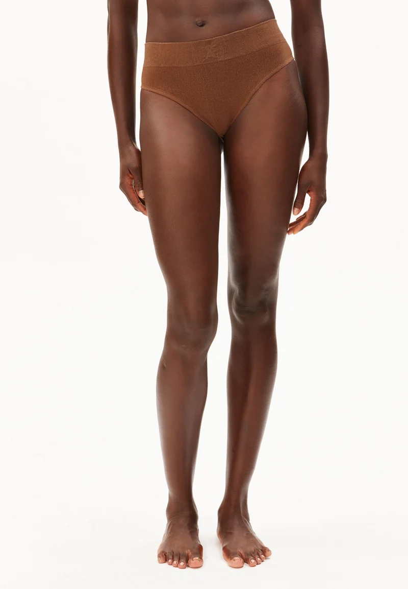 PANTAA SEAMAALA SLIP | umber oak