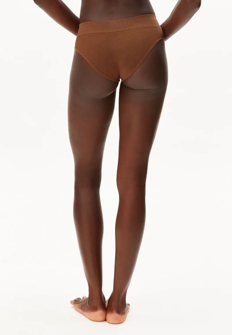PANTAA SEAMAALA SLIP | umber oak