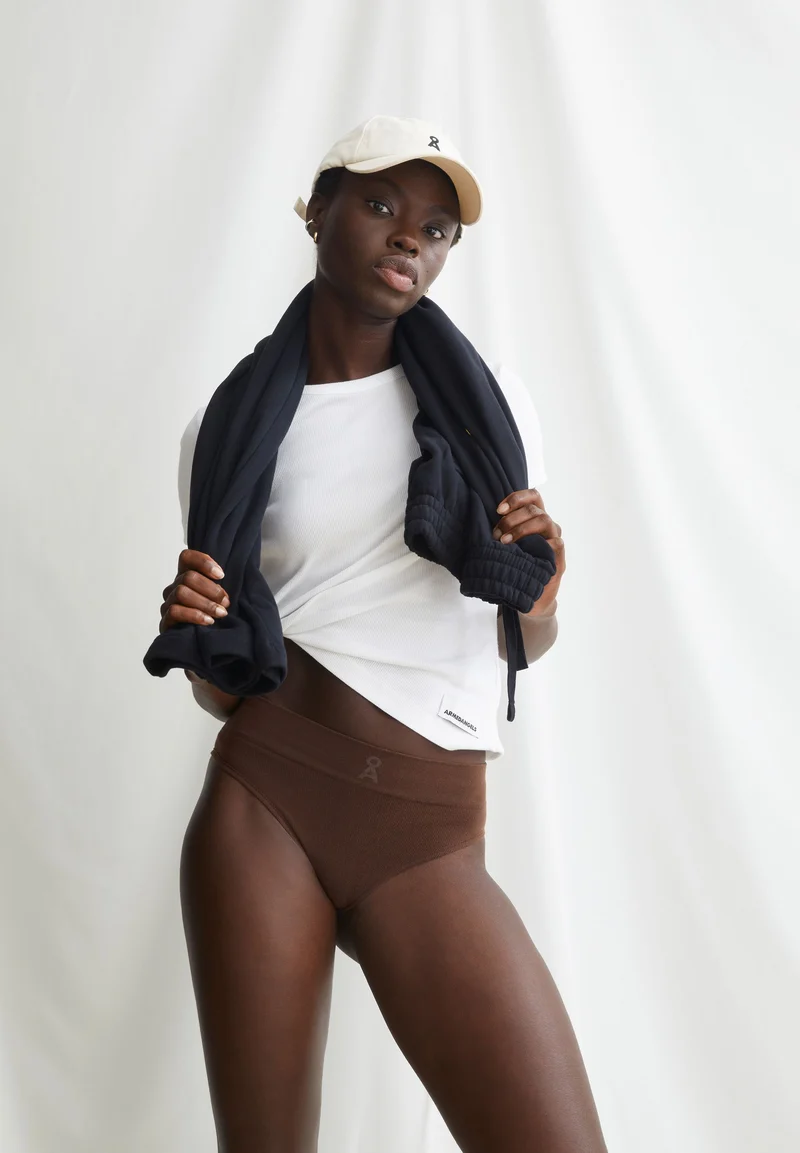 PANTAA SEAMAALA SLIP | ebony