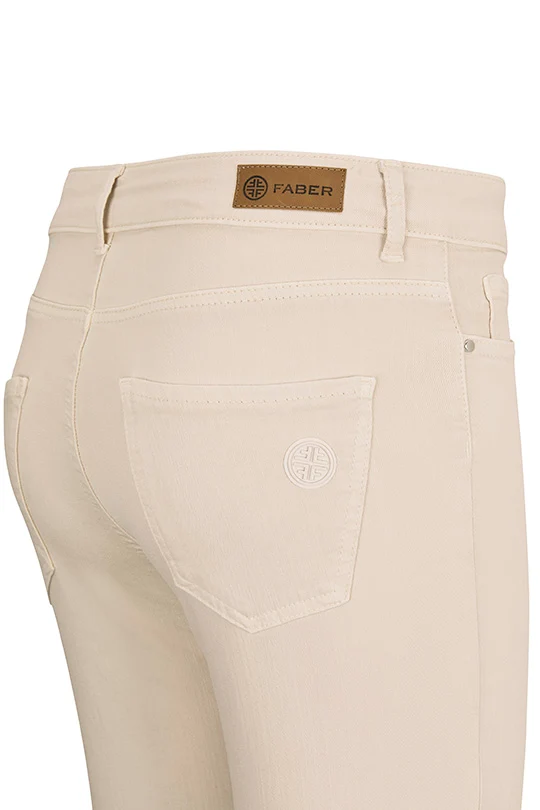 5-Pocket-Jeans mit ausgestelltem Bein und Fransen