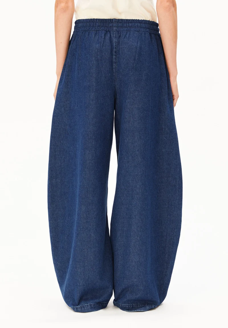 PULL-ON BARREL JEANSHOSE | eau