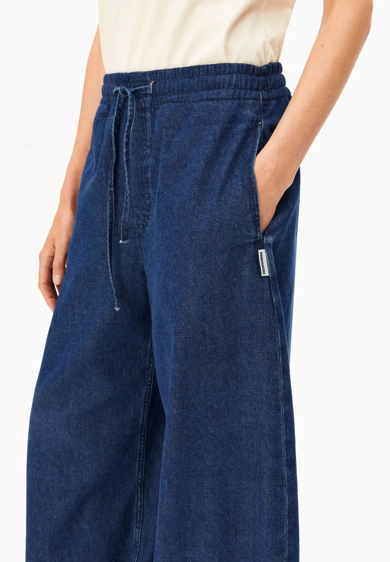 PULL-ON BARREL JEANSHOSE | eau