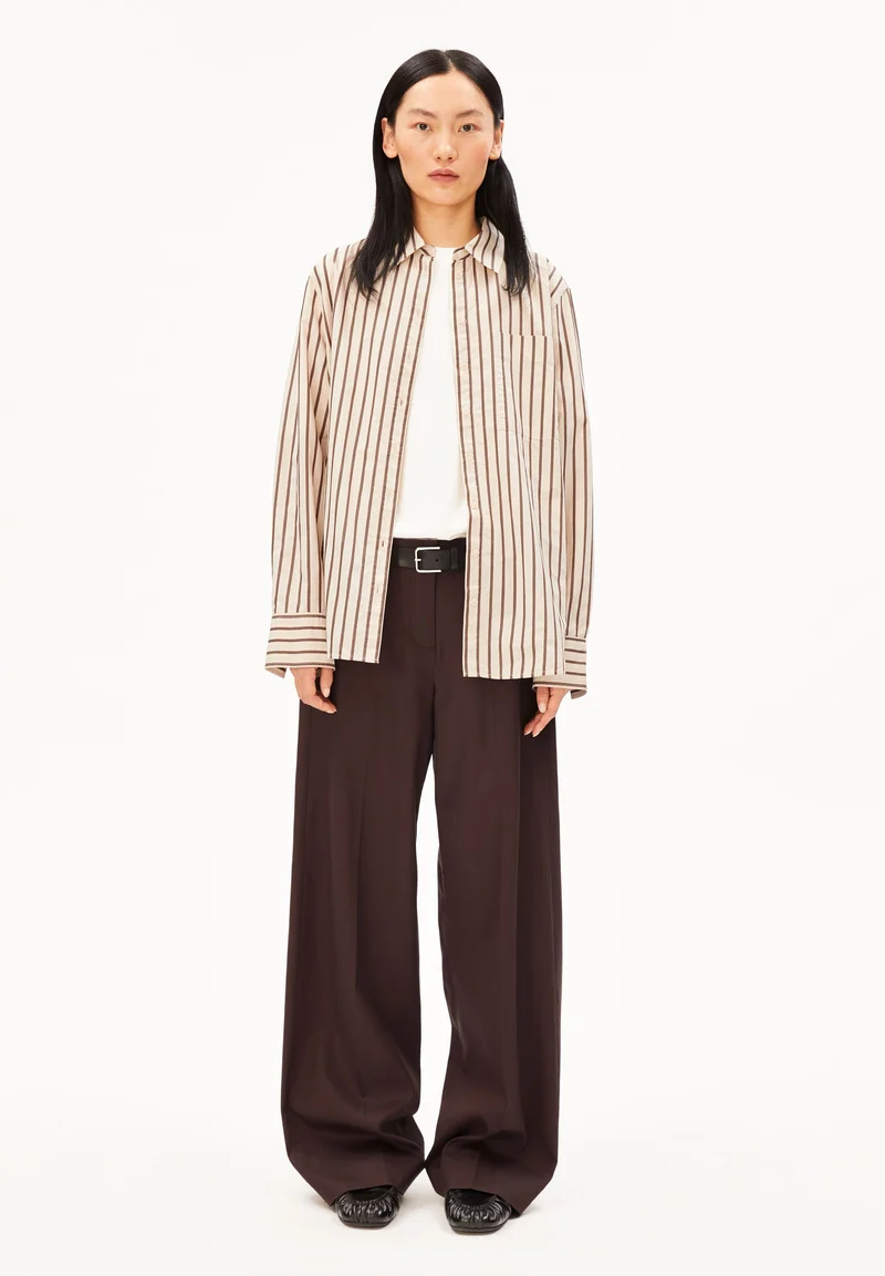 GESTREIFTE WEITE BLUSE | oatmilk-claystone