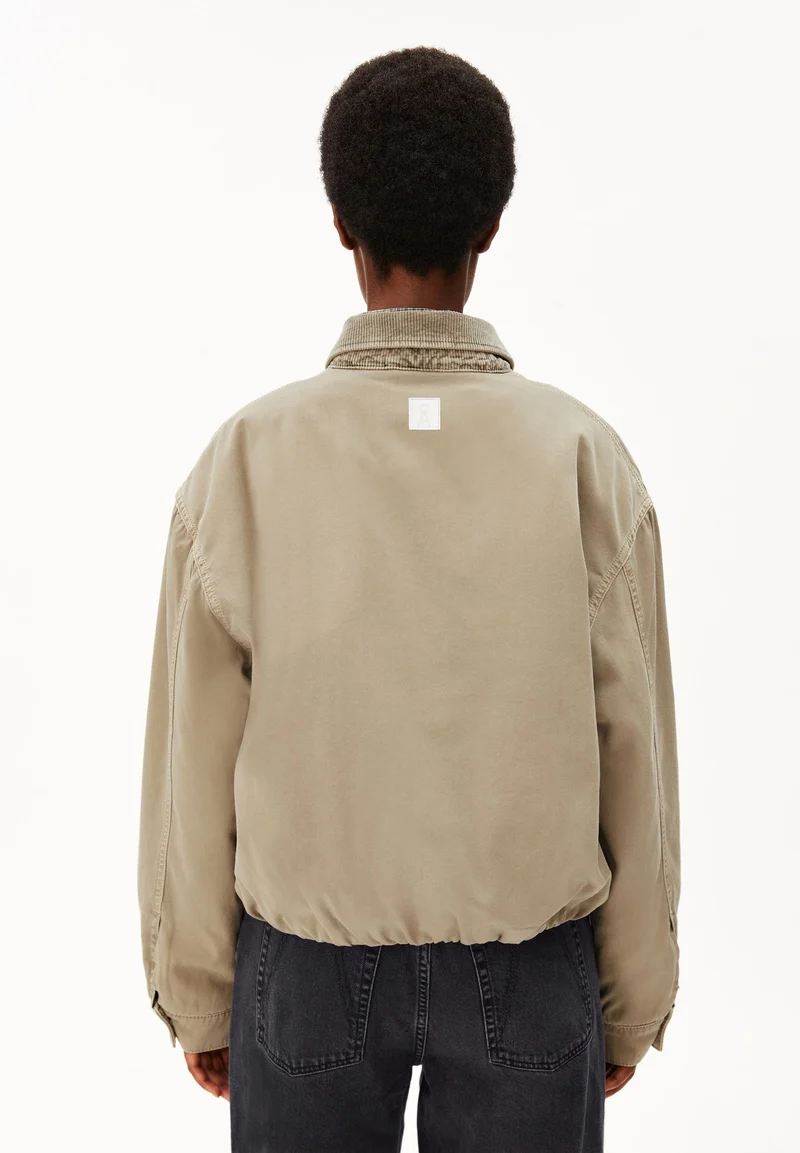 ICONIC Å GEFÜTTERTE BAUMWOLL-JACKE | light sage
