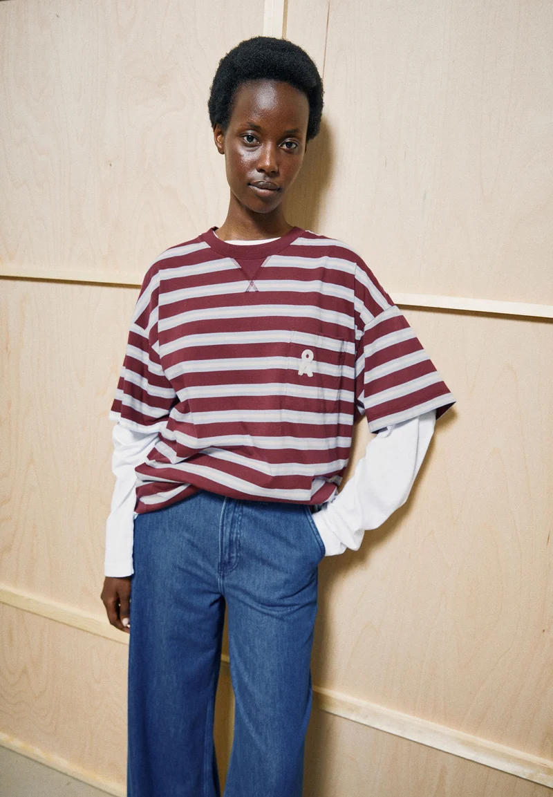 ICONIC Å GESTREIFTES T-SHIRT | velvet red-soft blue-undyed