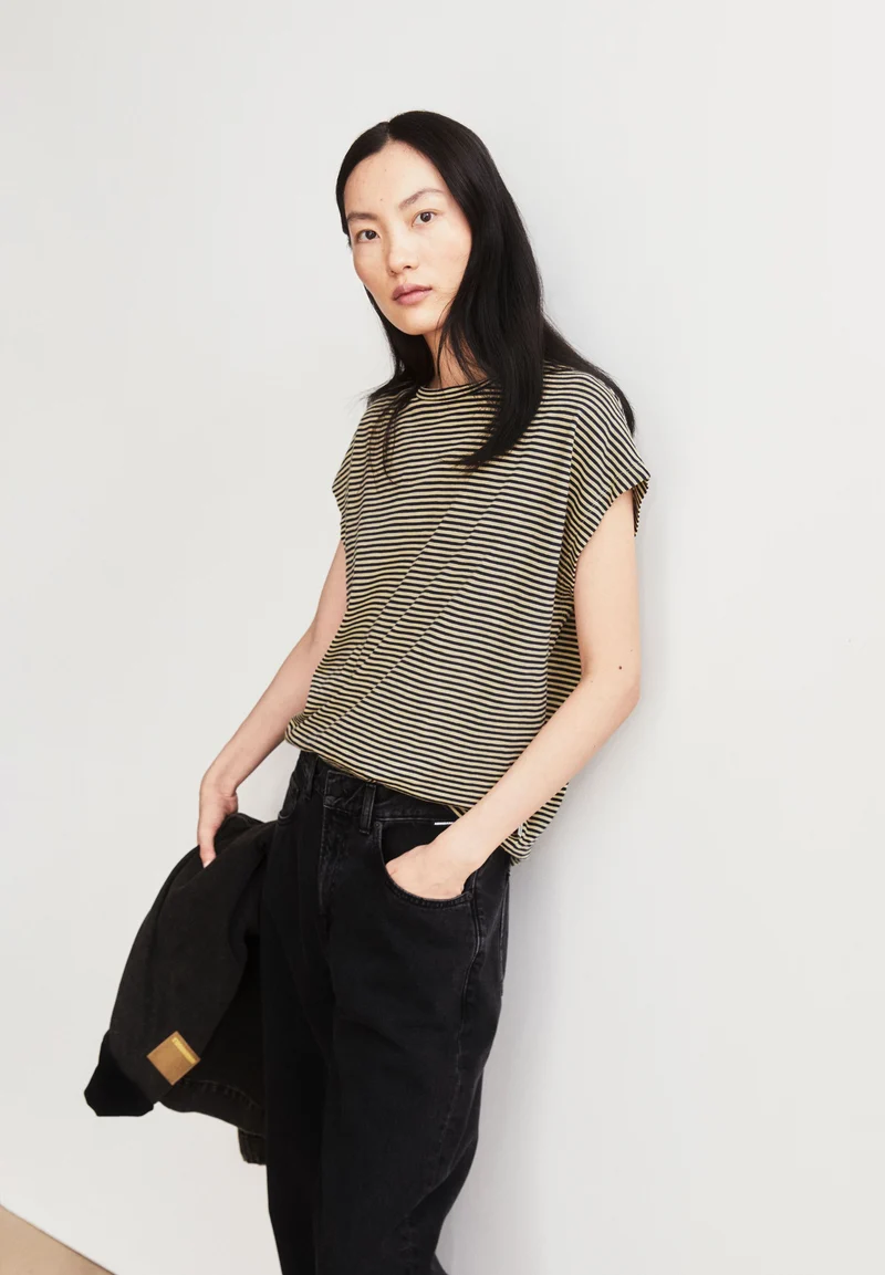 SLUB JERSEY GESTREIFTES T-SHIRT | tinted navy-golden hay