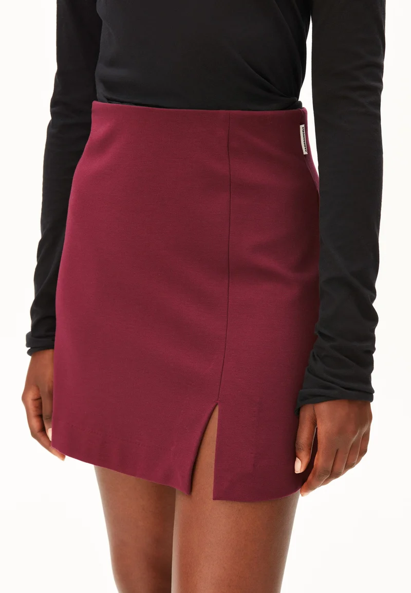 VANJARAA MINI-ROCK | velvet red
