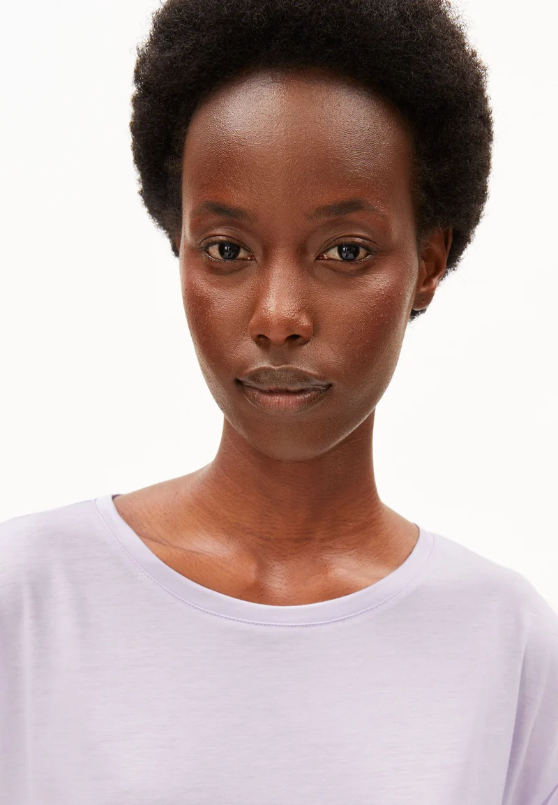 JILAANA T-SHIRT | moonlit lilac