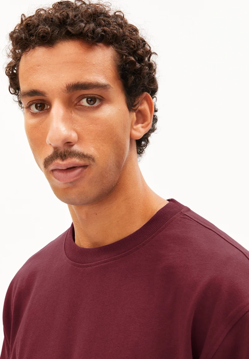 MAARKOS HEAVY WEIGHT T-SHIRT | velvet red