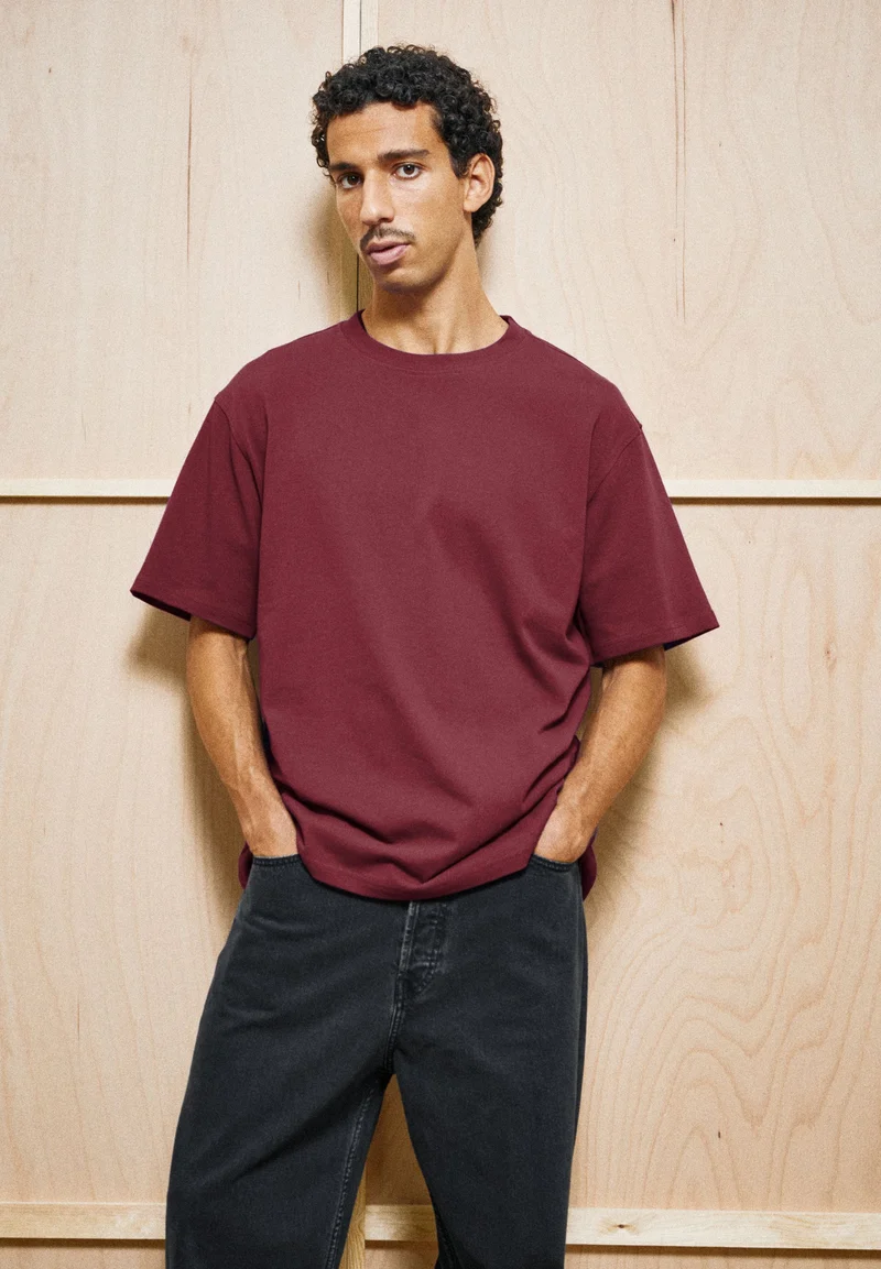 MAARKOS HEAVY WEIGHT T-SHIRT | velvet red