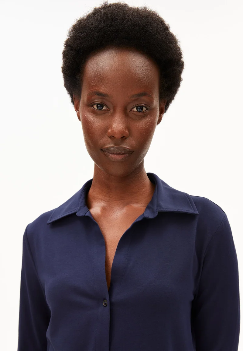 NALAANNIA BLUSE | tinted navy