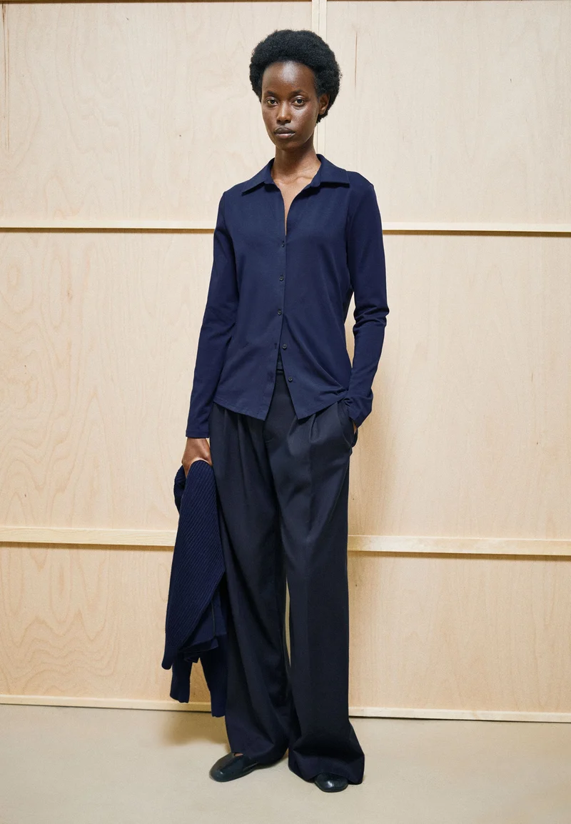 NALAANNIA BLUSE | tinted navy