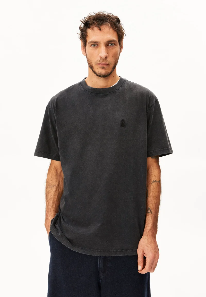 ICONIC Å MAARKOS GMT DYE T-SHIRT | black washed