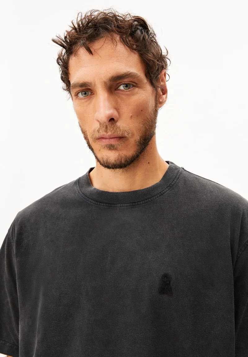 ICONIC Å MAARKOS GMT DYE T-SHIRT | black washed