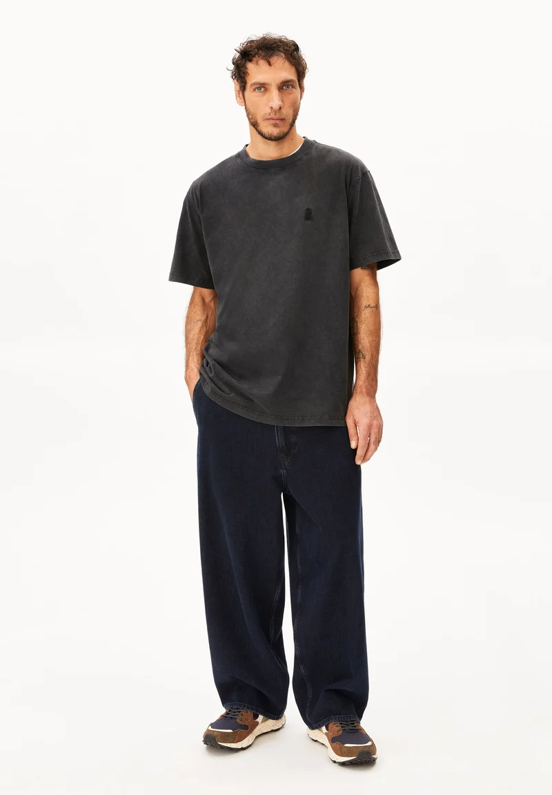 ICONIC Å MAARKOS GMT DYE T-SHIRT | black washed