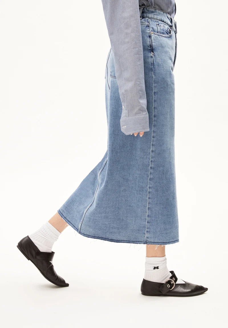KITAARI DEMI | indigo pebbles