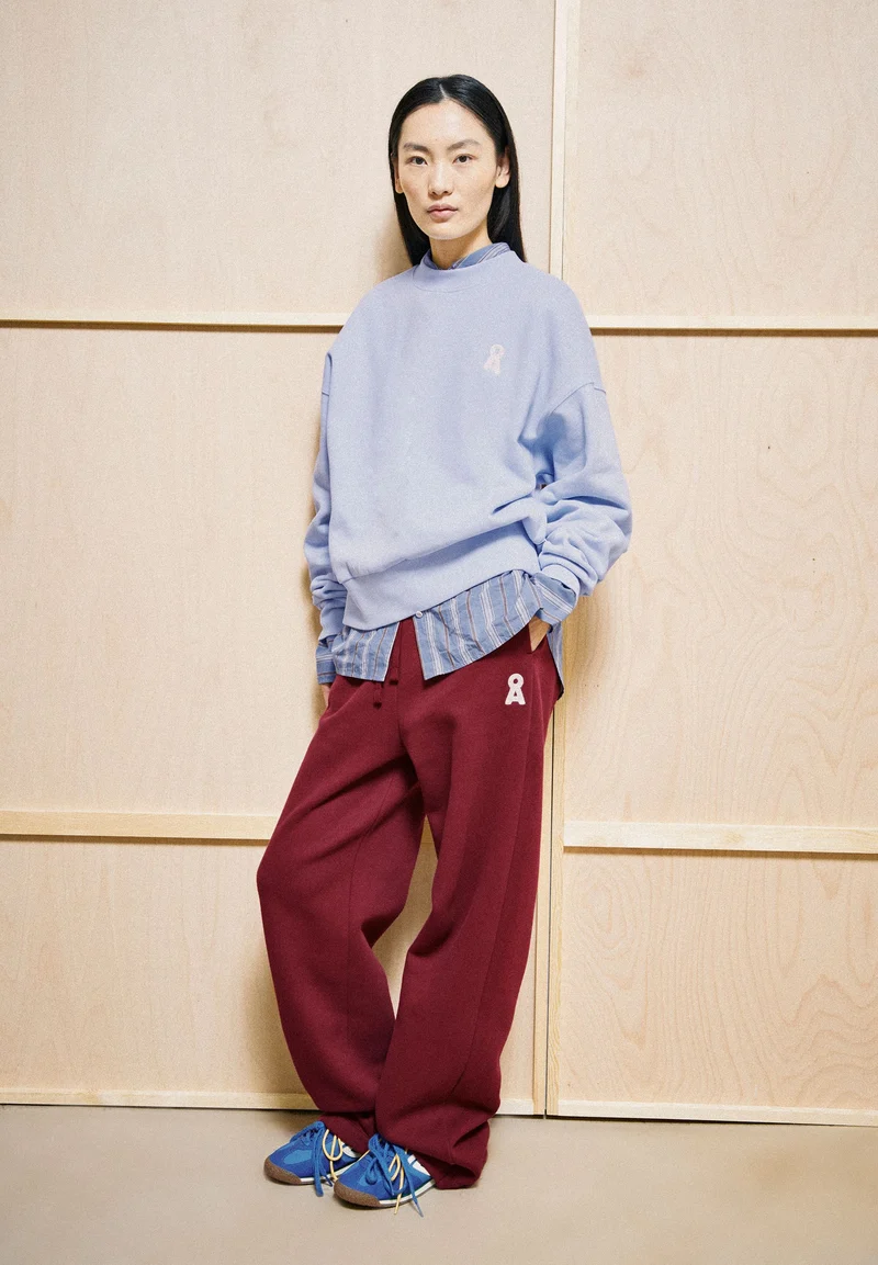 ICONIC Å IVAARA SWEATHOSE | velvet red