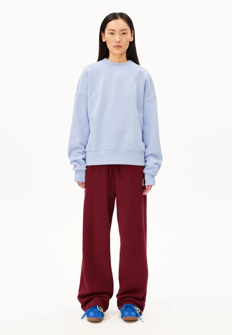 ICONIC Å IVAARA SWEATHOSE | velvet red