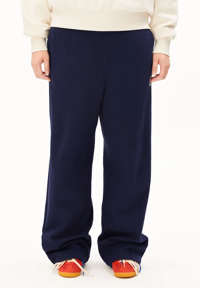 ICONIC Å IVAARA SWEATHOSE | tinted navy