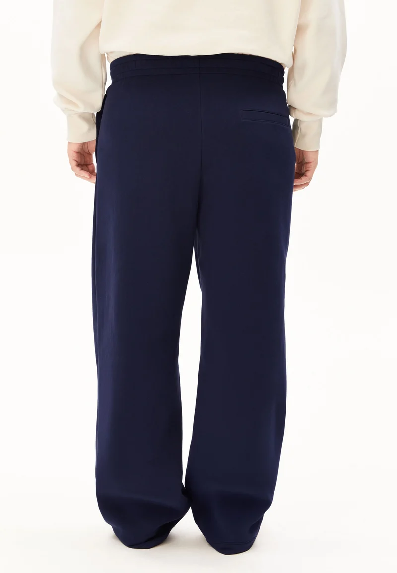 ICONIC Å IVAARA SWEATHOSE | tinted navy