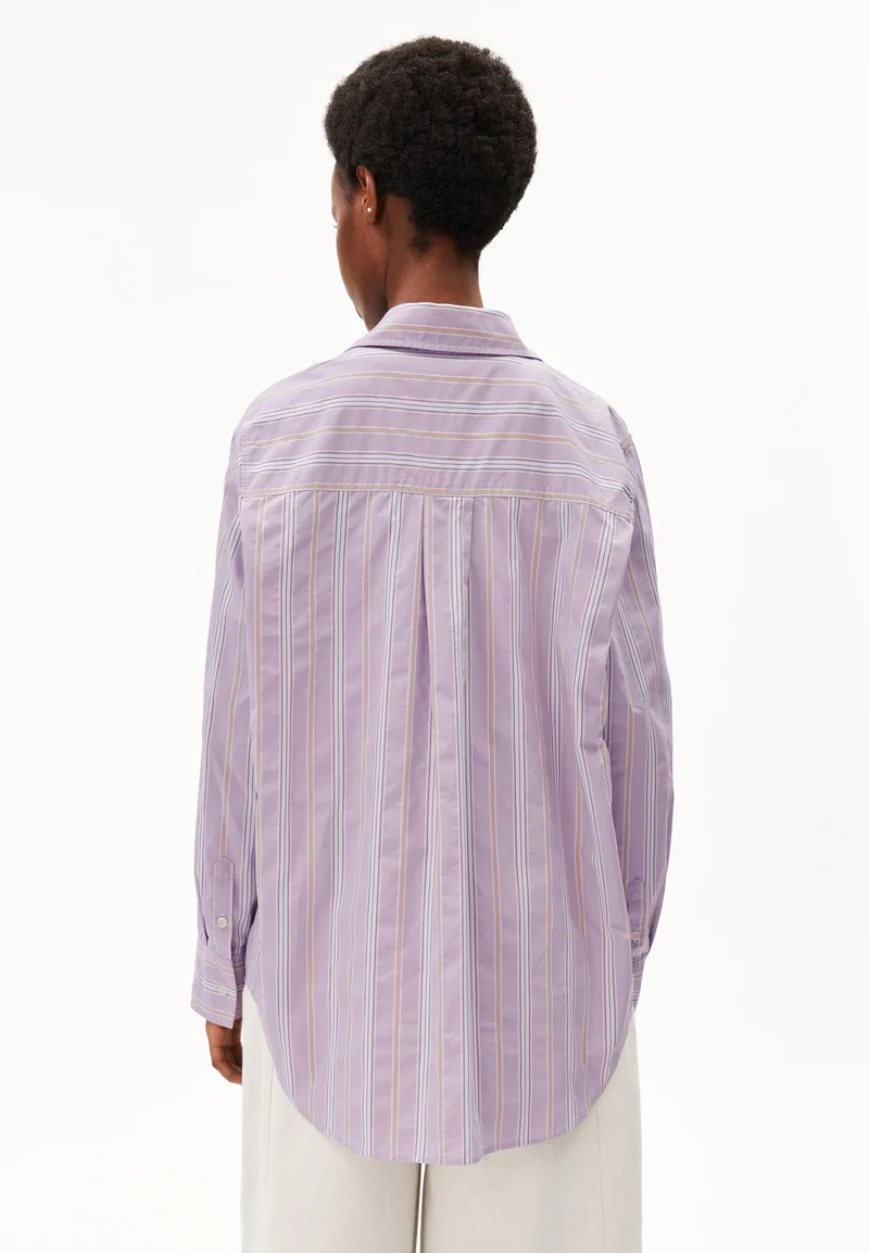 GESTREIFTE WEITE BLUSE | moonlit lilac-sandstone