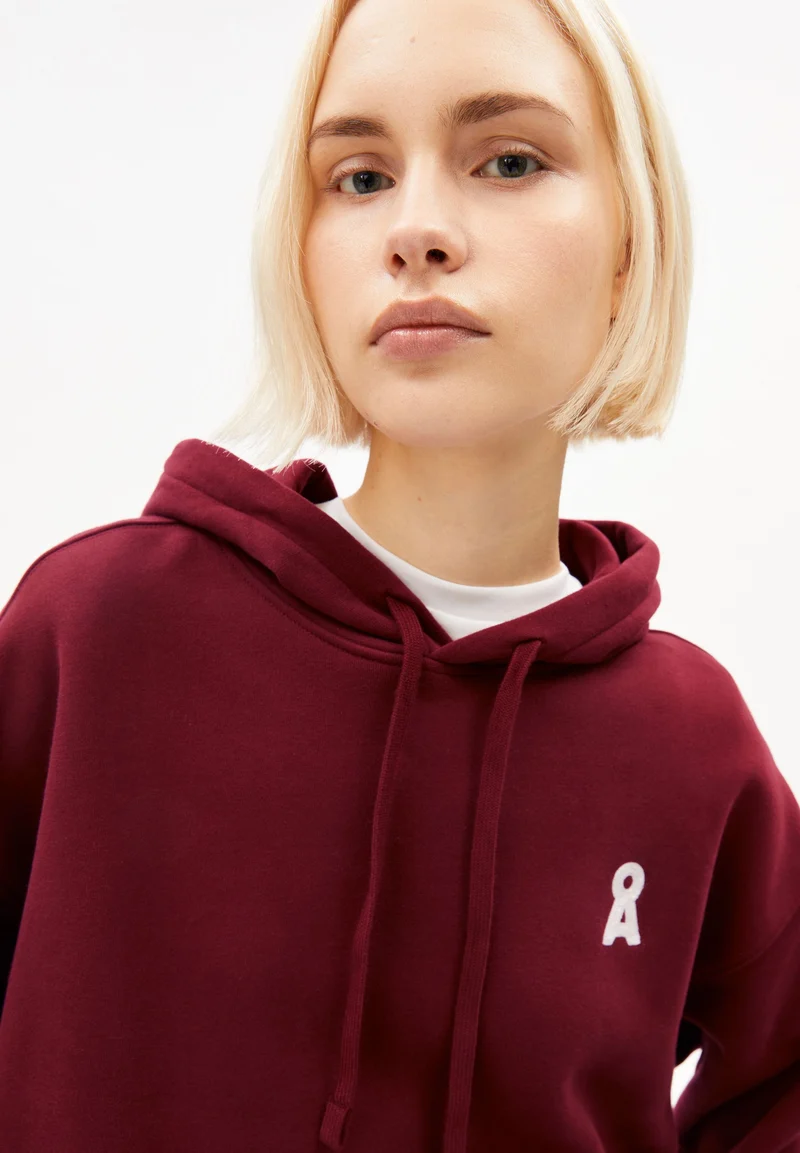 ICONIC Å FRANCISARAA HOODIE | velvet red