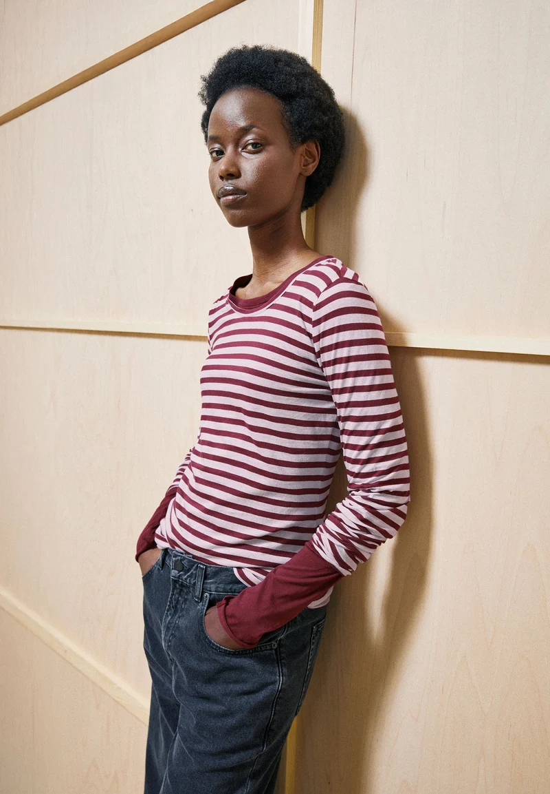 EINIAARA GESTREIFTES LANGARMSHIRT | moonlit lilac-velvet red