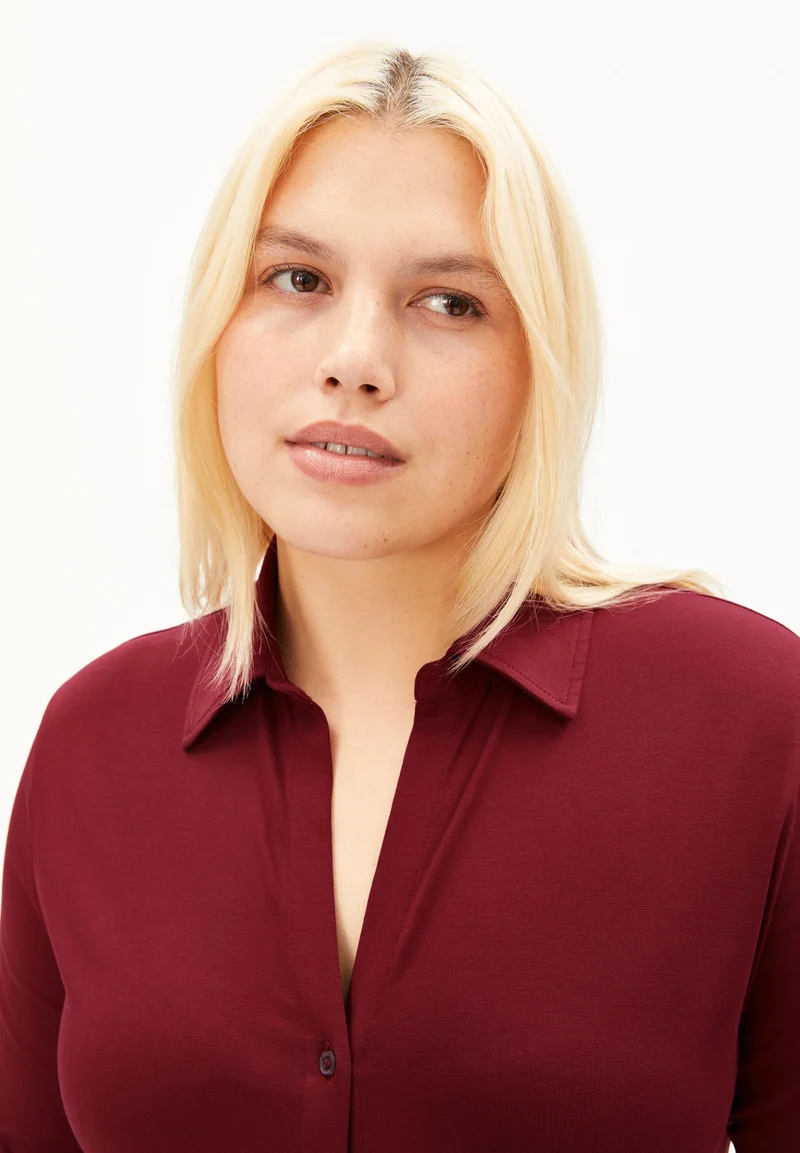NALAANNIA BLUSE | velvet red