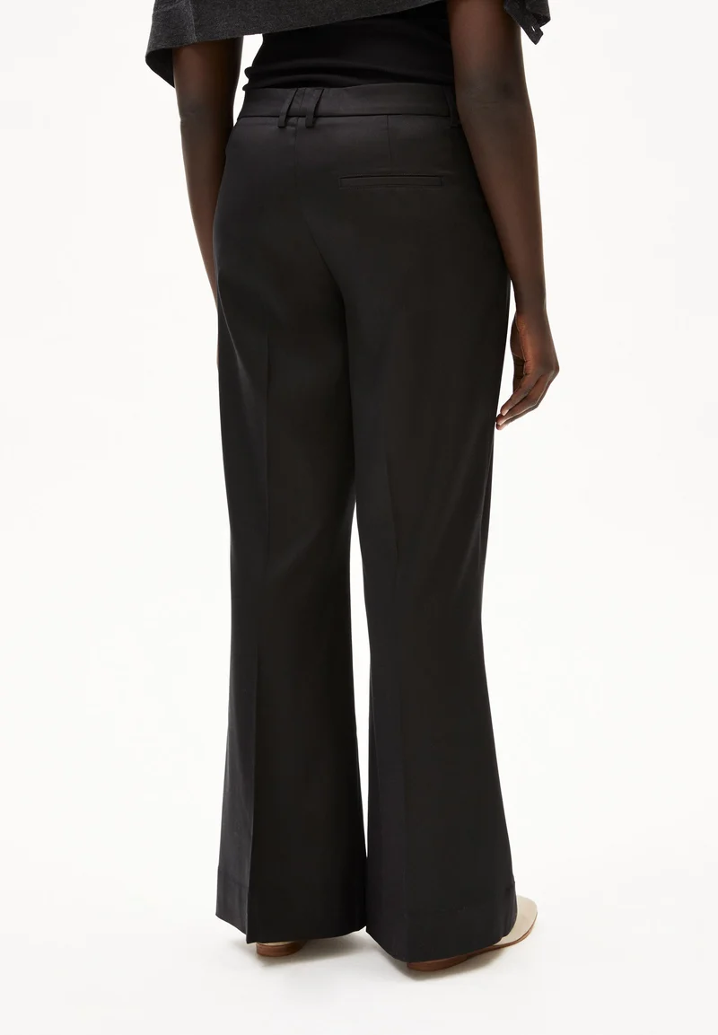 XENNAA | black