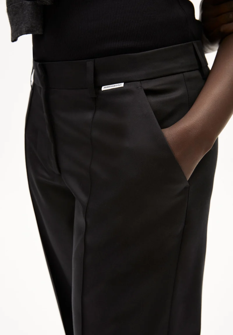 XENNAA | black