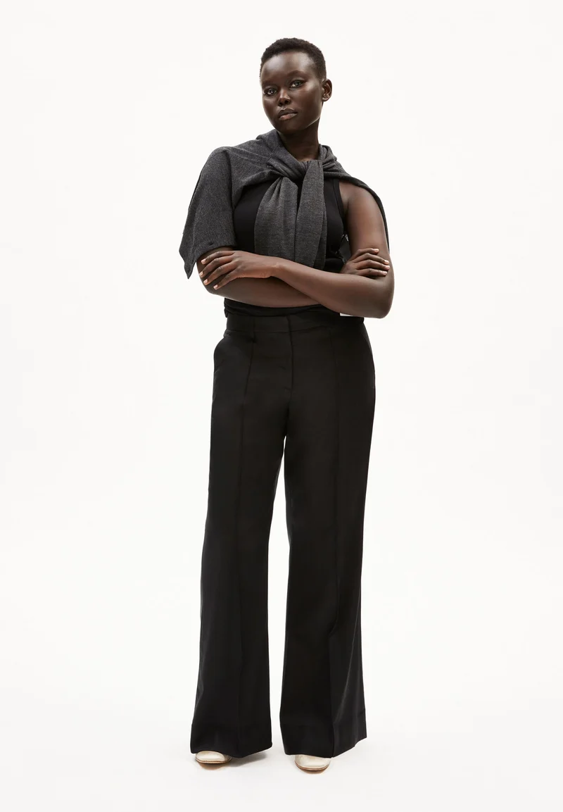 XENNAA | black