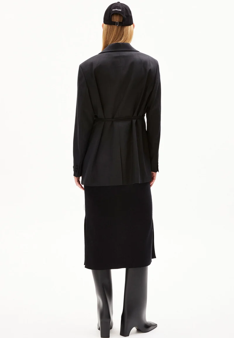 ORIAANA | black