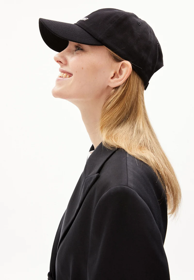 ORIAANA | black