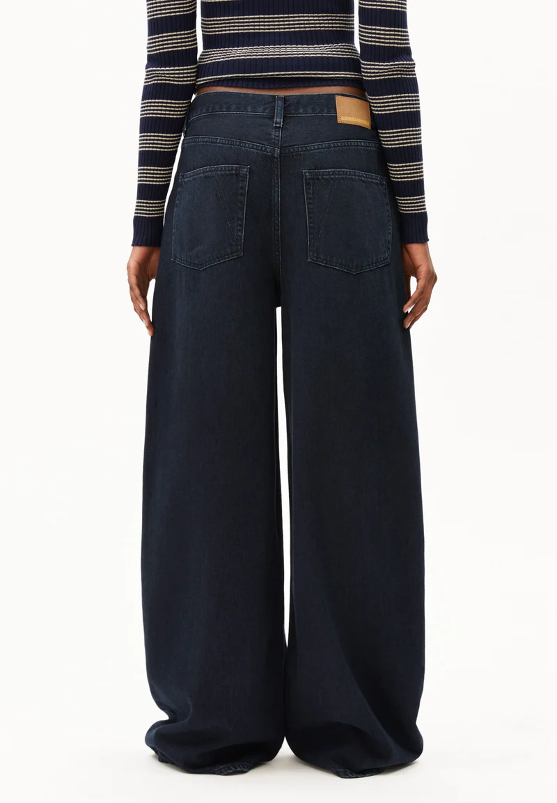 AALTHEA MID WAIST BARREL JEANS | fluid ink