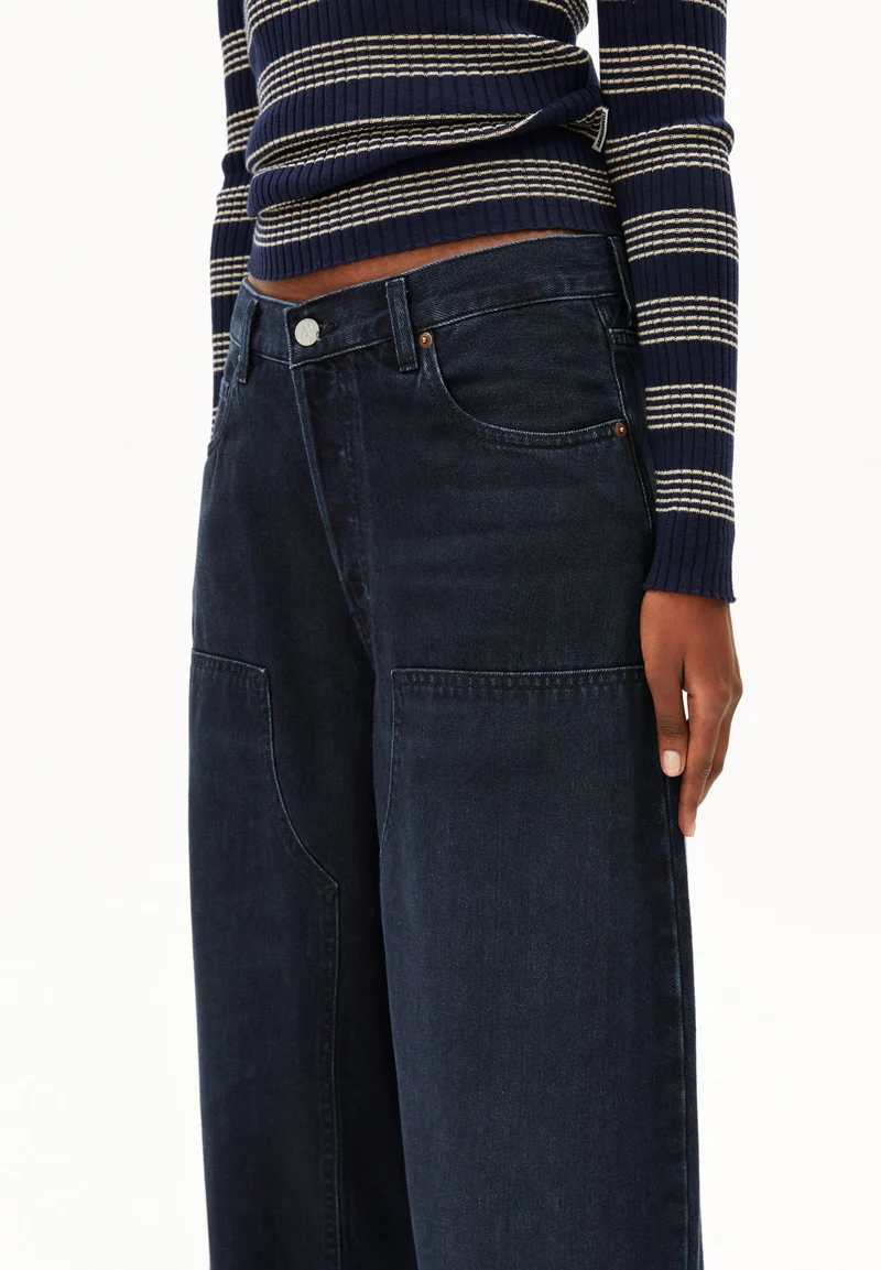 AALTHEA MID WAIST BARREL JEANS | fluid ink