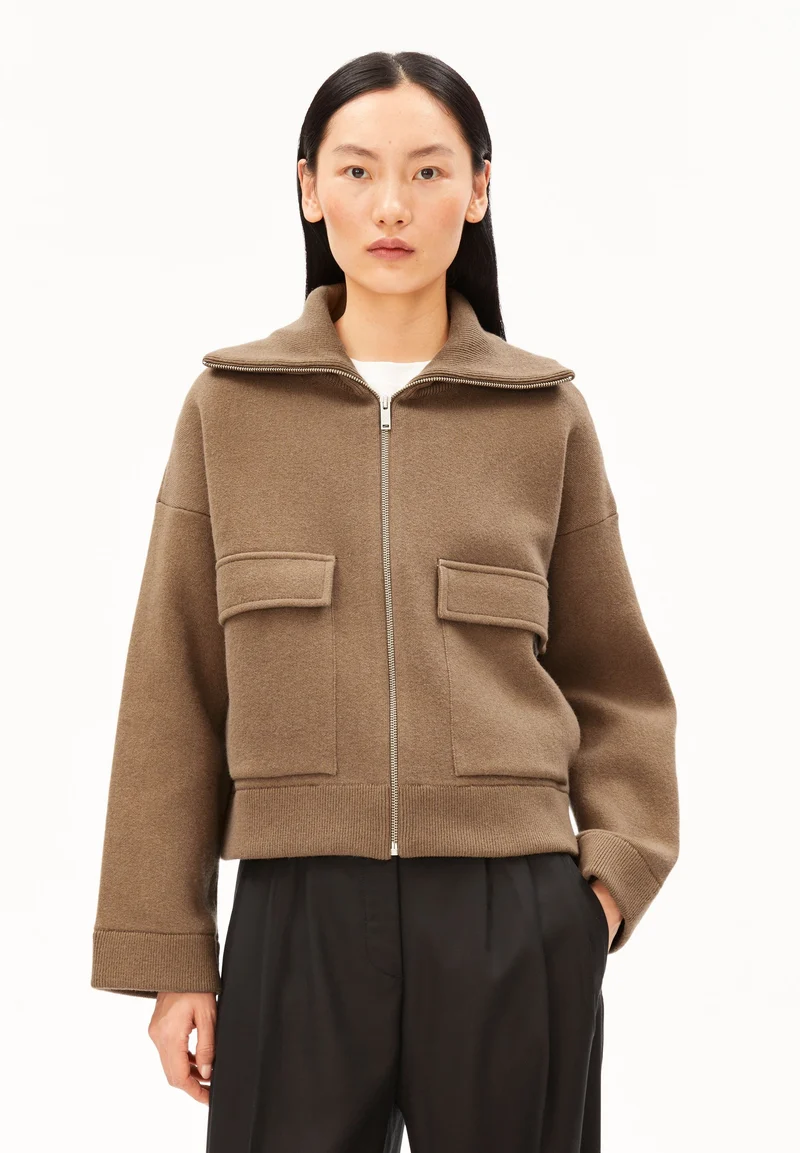 BAUMWOLL-WOLL STRICKJACKE