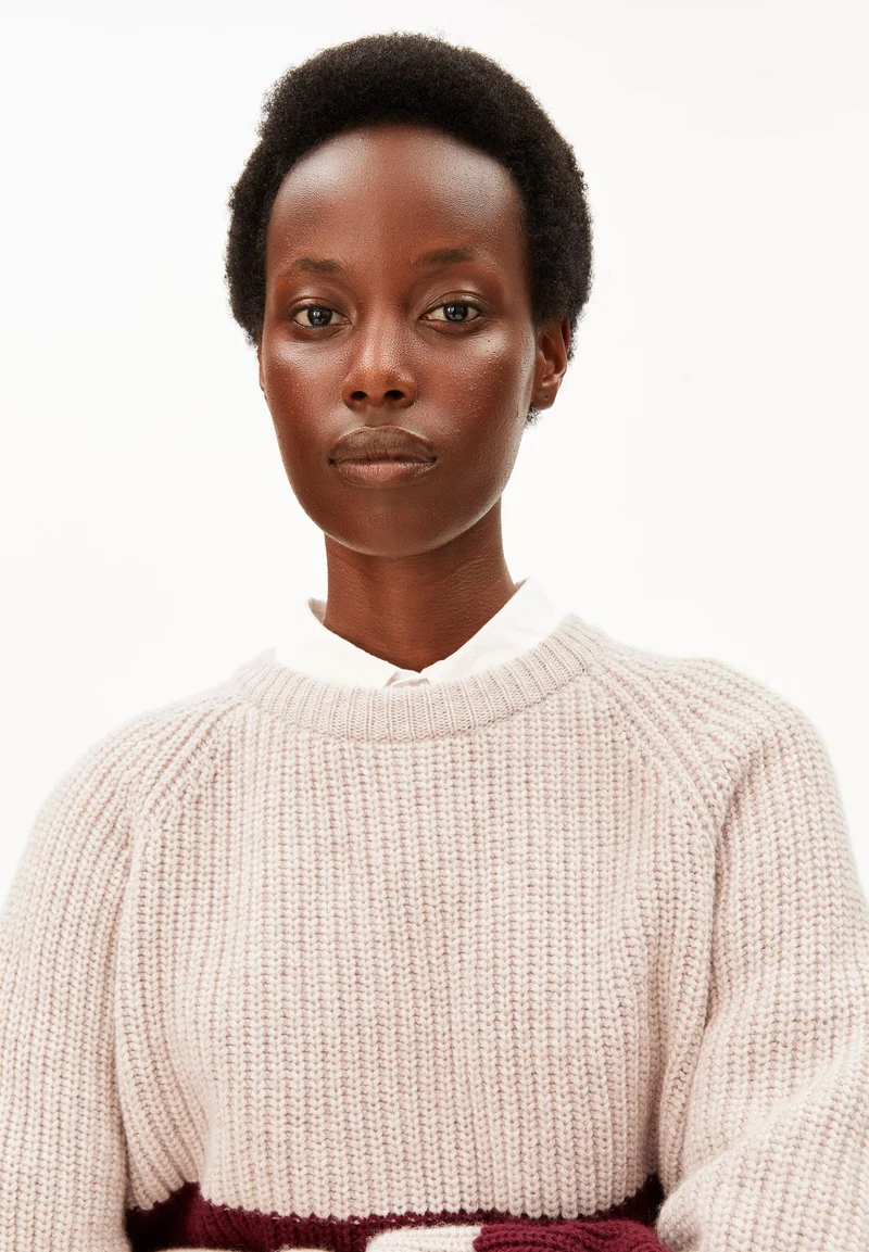 GESTREIFTER RIPP-STRICKPULLOVER | honey melange-velvet red