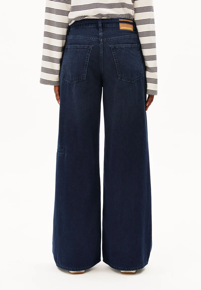 ASTRAEAAS MID WAIST WIDE JEANS | fluid ink