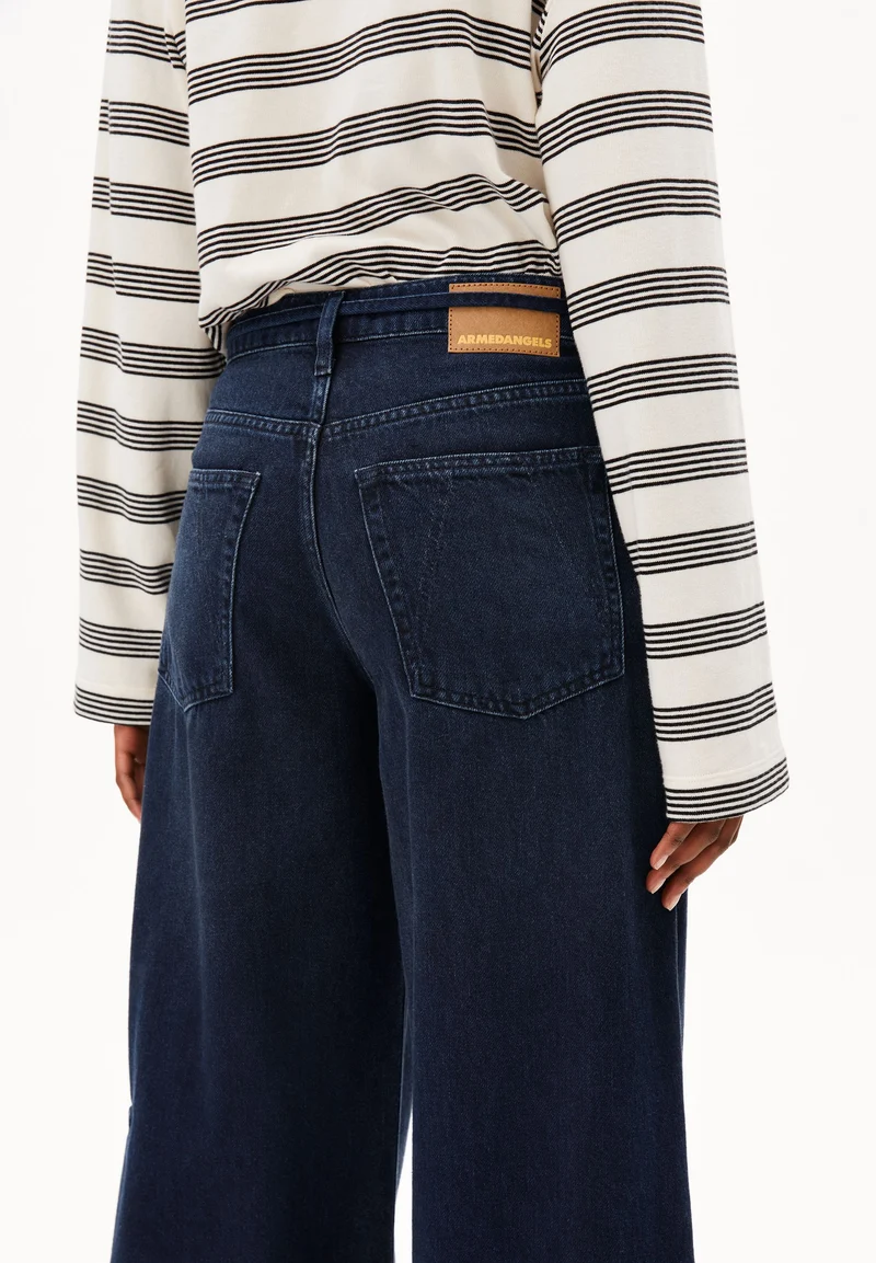 ASTRAEAAS MID WAIST WIDE JEANS | fluid ink