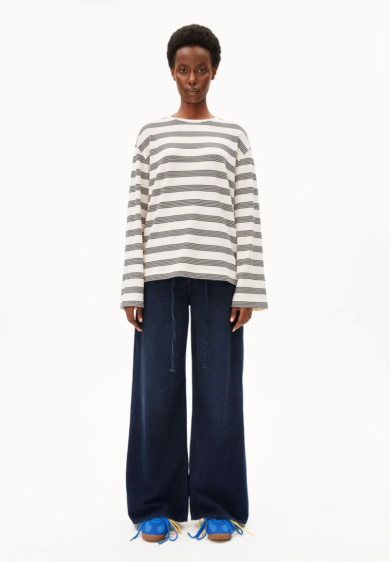 ASTRAEAAS MID WAIST WIDE JEANS | fluid ink