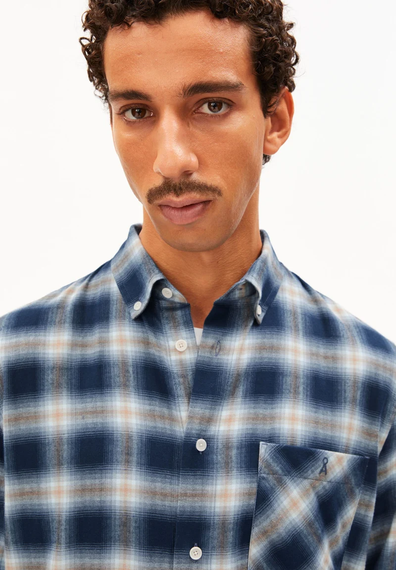 BAUMWOLL-KARO LANGARMHEMD | tinted navy