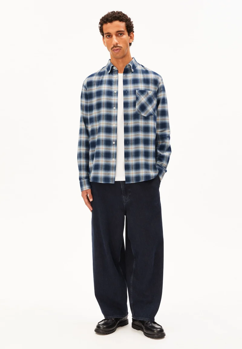 BAUMWOLL-KARO LANGARMHEMD | tinted navy