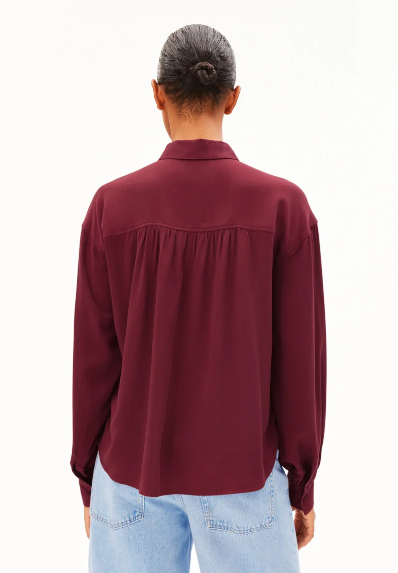 EFINARAA ECOVERO BLUSE | velvet red