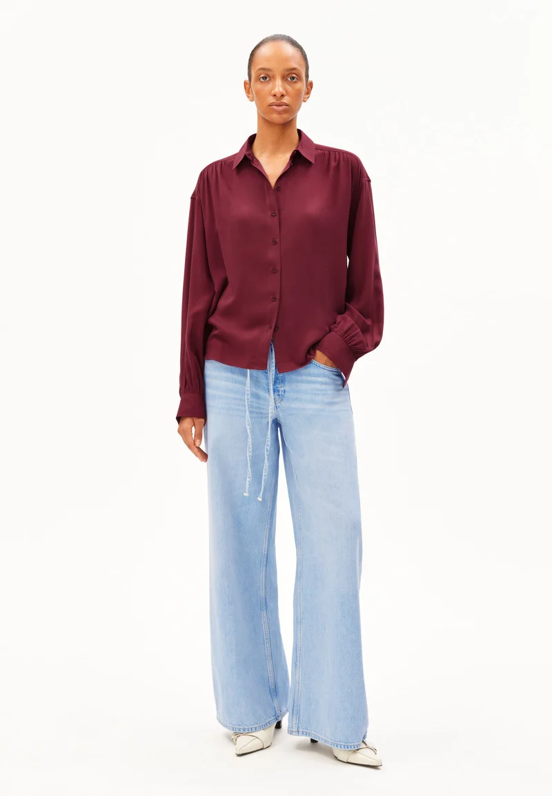 EFINARAA ECOVERO BLUSE | velvet red