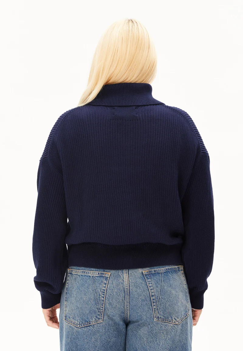 VANISÉ RIPPSTRICK-TROYER | tinted navy-light tinted navy