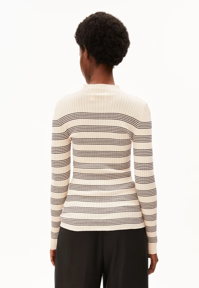 ALAANIA GESTREIFTER STRICKPULLOVER | oatmilk-black