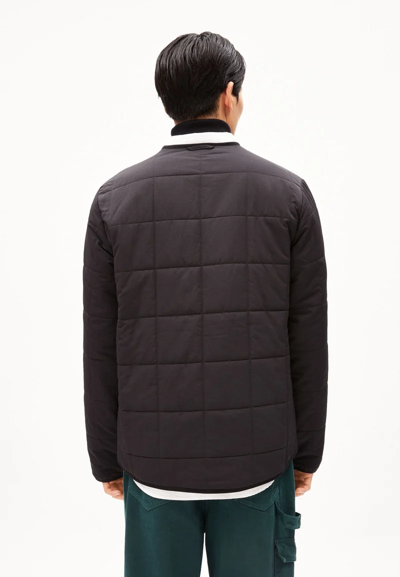 SAANDON | black