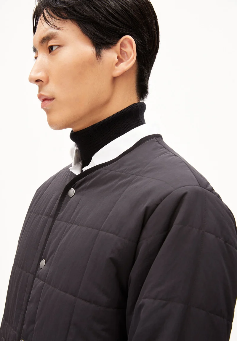 SAANDON | black