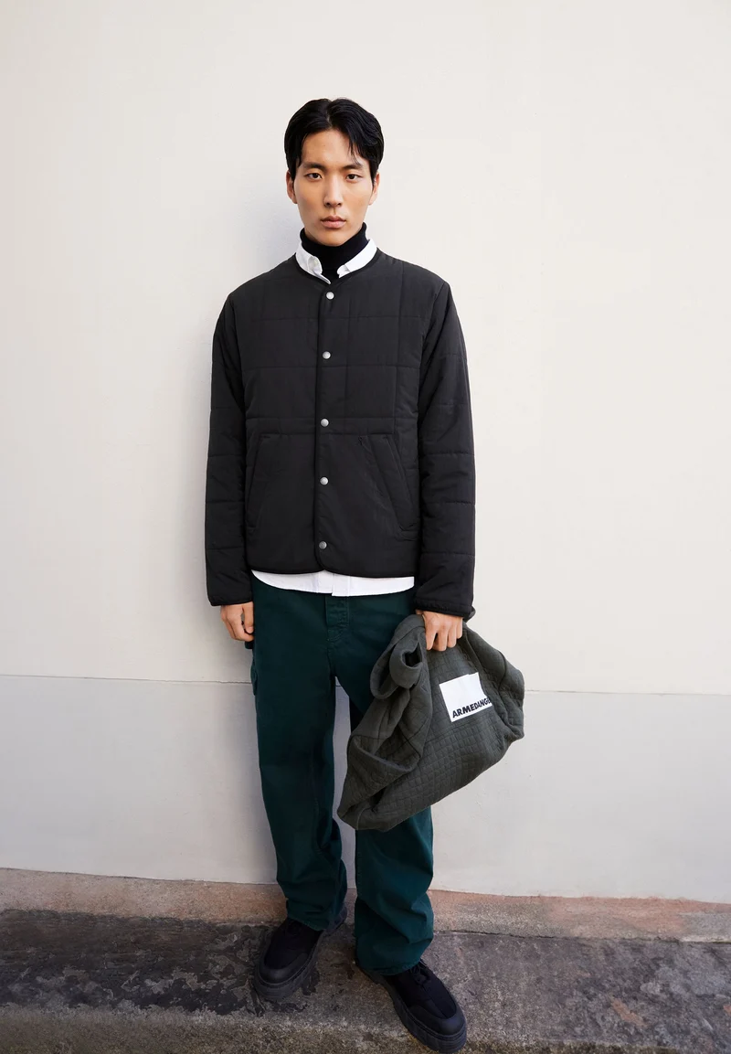 SAANDON | black